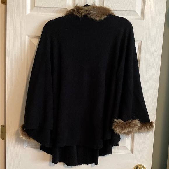 NWT Do anything in love black poncho with faux fur trim, one size - Picture 2 of 10